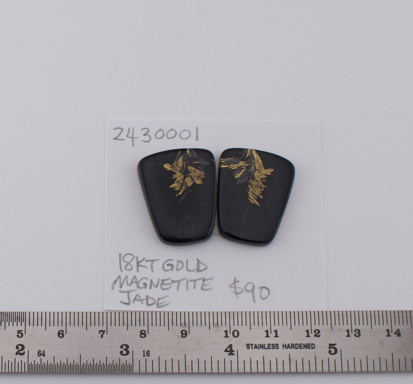 18 kt Magnetite Jade