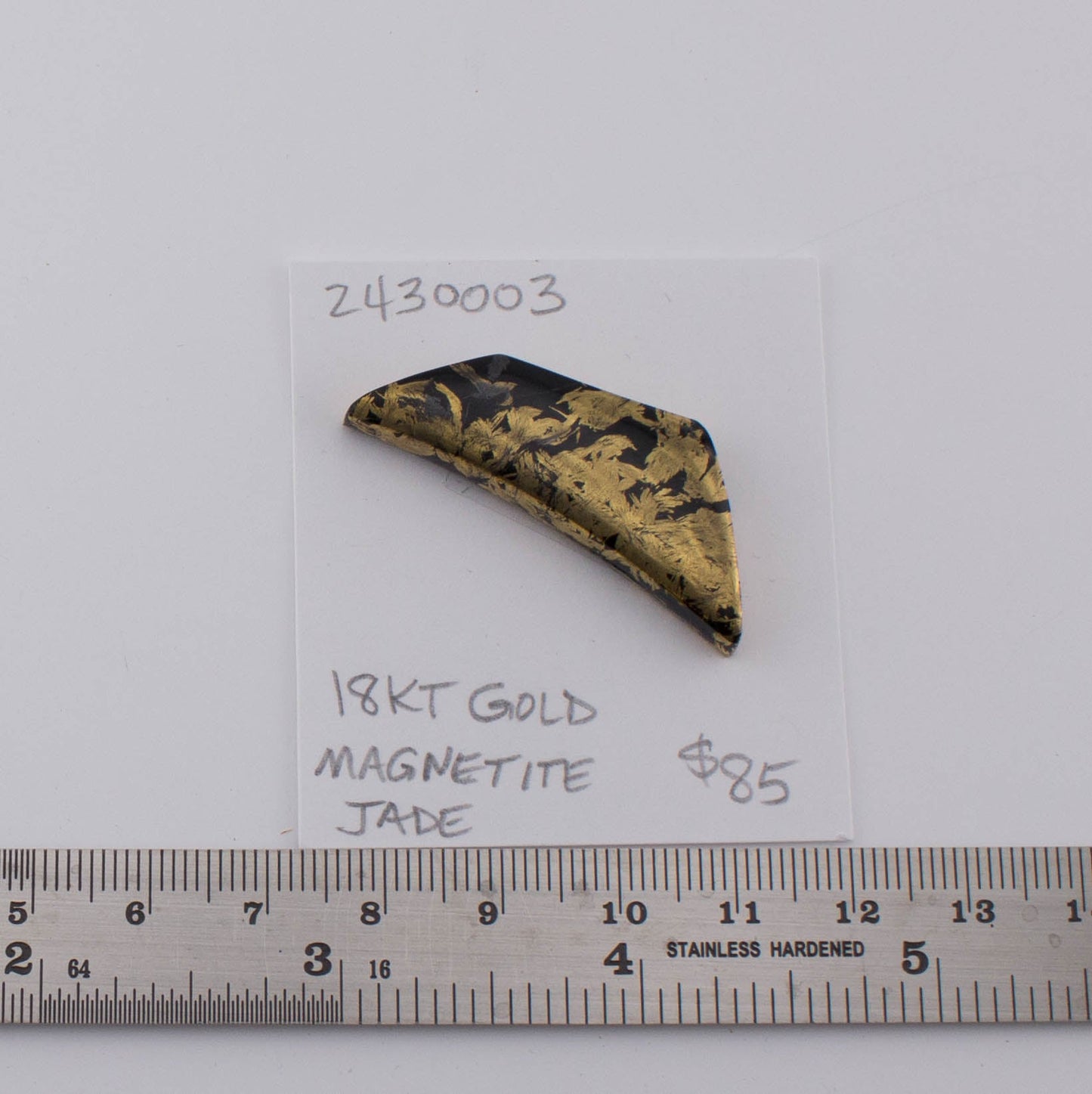 18 kt Magnetite Jade