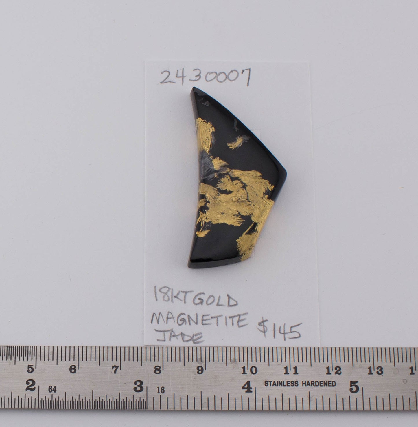 18 kt Magnetite Jade