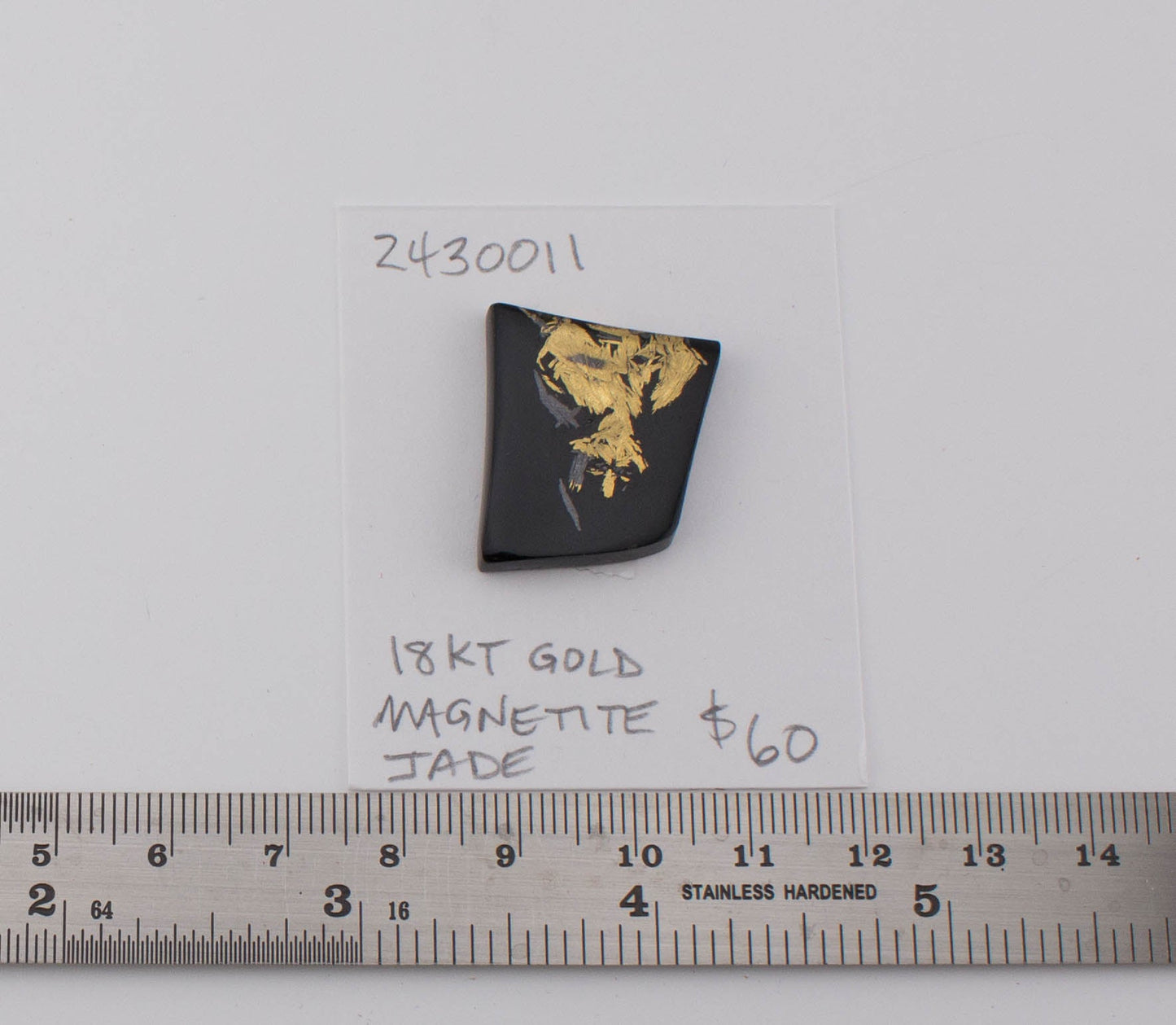 18 kt Magnetite Jade
