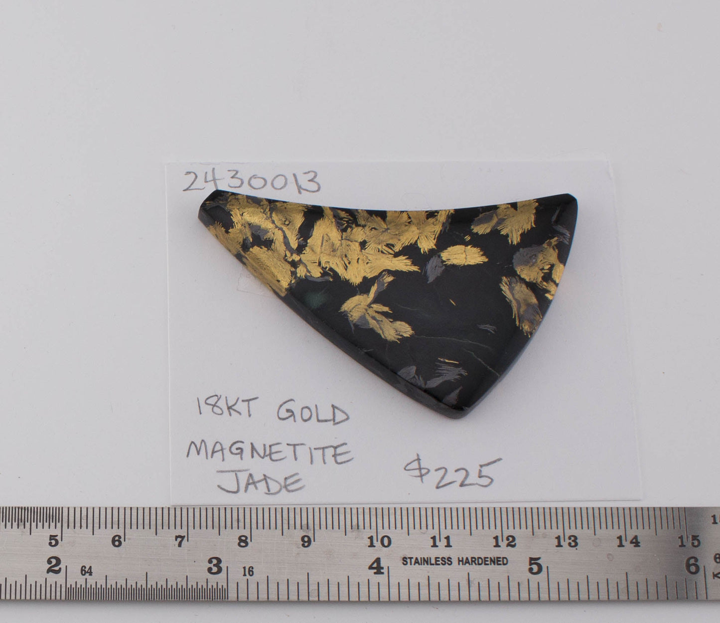 18 kt Magnetite Jade