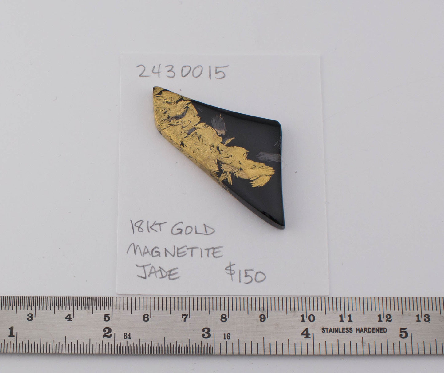 18 kt Magnetite Jade