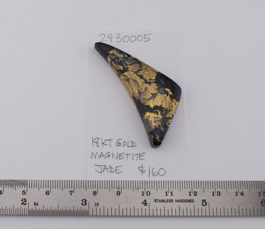 18 kt Magnetite Jade