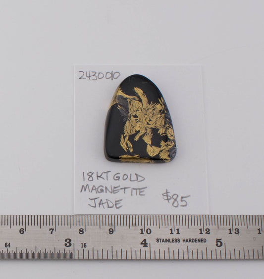 18 kt Magnetite Jade