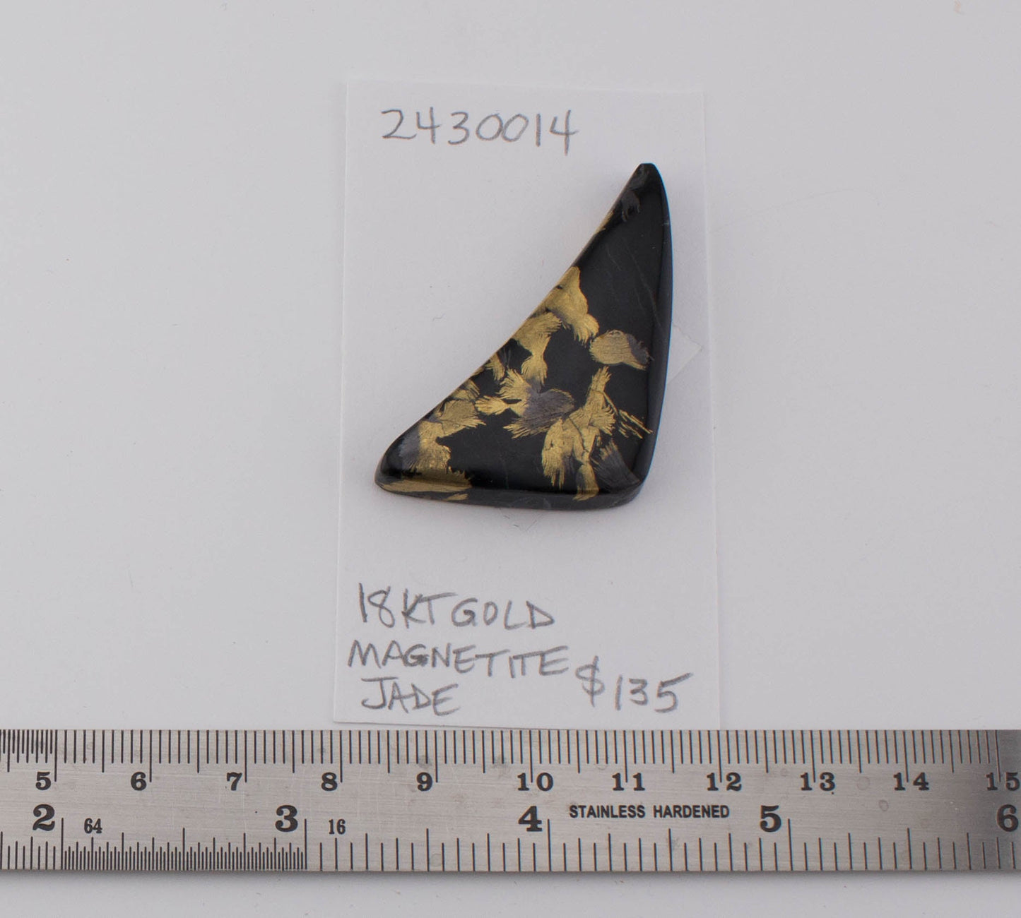 18 kt Magnetite Jade