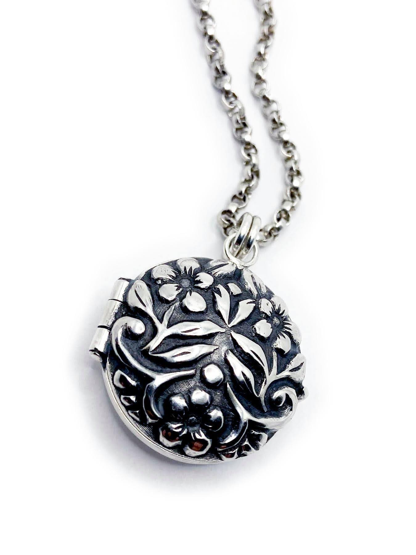 Lockets Two Ways with Lynette Andreasen!